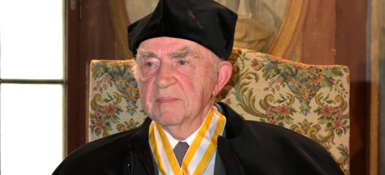 Florian Śmieja – doktor honoris causa Uniwersytetu Wrocławskiego.